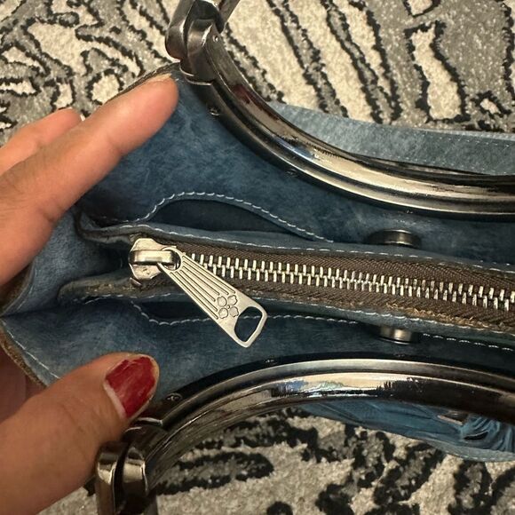 Patricia Nash Vintage Veg Tan Cut Out Tooling
Safflower BLUE - Picture 12 of 13